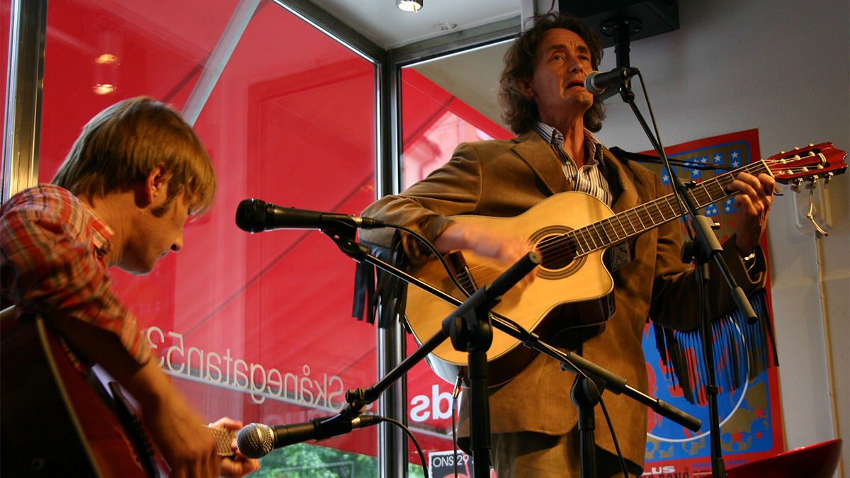 Erik Aschan Zürcher på Pet Sounds i Stockholm den 30 juni 2005 (foto: Magnus Nilsson)